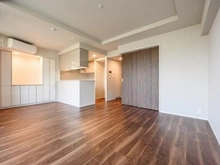 【神奈川県/横浜市西区宮ケ谷】パークスクエア三ツ沢公園B棟 LDKに床暖房完備。冬でも足元から暖かくお過ごしいただけます。