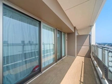【神奈川県/藤沢市羽鳥】プレミスト湘南辻堂フォレストフェイス 奥行のあるバルコニーは広々とお使いいただけます