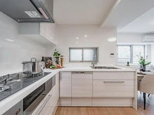 【東京都/渋谷区代々木】オープンレジデンシア代々木ザ・ハウス キッチンは食器洗浄乾燥機、ディスポーザ付き