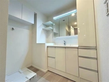 【東京都/調布市染地】ソフィア調布染地公園 収納力豊富な洗面室