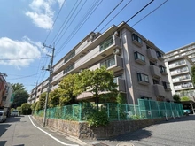 【東京都/調布市柴崎】ライオンズヒルズ調布つつじヶ丘弐番館 外観：南向きバルコニーで前面遮蔽物なく陽当り良好です