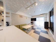 【東京都/調布市多摩川】フォルスコート調布 エコカラットのアクセントが映える明るいリビング