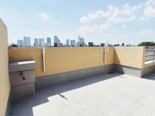 【東京都/大田区田園調布本町】ステージ田園調布本町 【洗面所】使い勝手の良い三面鏡付き洗面化粧台。鏡裏と下部には豊富な収納スペースをご用意していま・・・