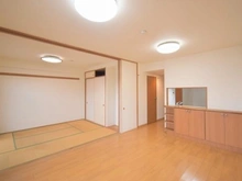 【神奈川県/横浜市港北区新羽町】ネオスメイツ港北 リビングダイニング(約11.0帖)と和室(約6.0帖)