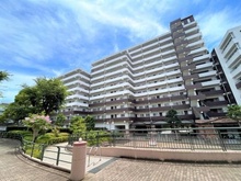 【神奈川県/横浜市都筑区東山田】コンフォール東山田5－1号棟 外観：敷地内に公園もあるゆとりある敷地が特徴です。エレベーター有。