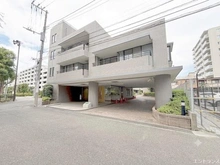 【神奈川県/川崎市中原区井田中ノ町】元住吉リリエンハイム エントランス　広々と重厚感のあるエントランス　※この画像は一部CG加工をしています。
