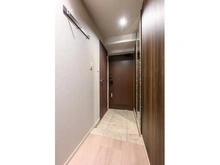 【神奈川県/横浜市港南区港南中央通】ベルジェンド横濱上大岡ミッドマークス 姿見付きの玄関！