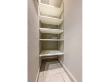 【神奈川県/横浜市港南区港南中央通】ベルジェンド横濱上大岡ミッドマークス 玄関部分には大容量なシューズインクローク付き！