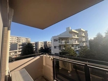 【神奈川県/川崎市宮前区土橋】ヴィルヌーブ鷺沼2番館 外観：抜け感のある眺望が魅力的。