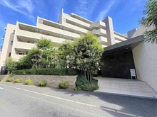 【神奈川県/川崎市宮前区馬絹】サンクタス宮崎台 外観：2011年築の気品ある佇まいが魅力の外観です