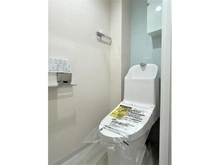 【東京都/小平市花小金井南町】花小金井スカイハイツA棟 アクセントクロスがお洒落なトイレです