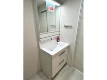 【東京都/小平市花小金井南町】花小金井スカイハイツA棟 3面鏡裏は収納になっている機能的な洗面台です