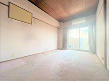 【東京都/港区高輪】高輪台マンション 窓から光が入り明るい印象のお部屋