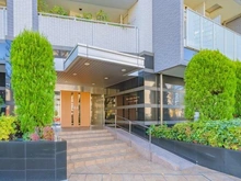 【東京都/港区南麻布】グランスイート南麻布 清潔感のあるエントランス