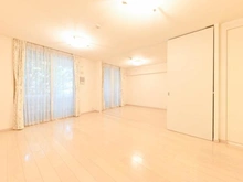 【東京都/世田谷区成城】ルネ成城 リビングは隣接する洋室と繋げて広く利用可能です