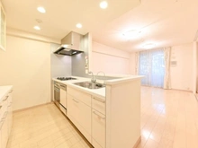 【東京都/世田谷区成城】ルネ成城 カウンターキッチンは家族の様子見ながら料理ができます