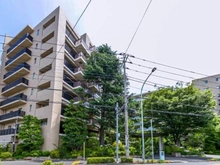 【東京都/狛江市和泉本町】グランドメゾン狛江J棟 外観：長谷工コーポレーション設計施工マンションです。