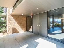 【東京都/狛江市和泉本町】グランドメゾン狛江J棟 防犯性の高いダブルオートロックを採用しています。