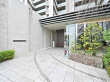 【東京都/世田谷区千歳台】プラウド世田谷千歳台 四季を彩る多種多様な植栽を配置しています。