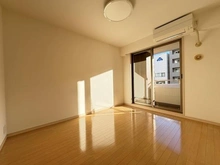 【東京都/渋谷区恵比寿西】代官山デュープレックス 【洋室】約6帖の洋室です。 大きな窓もあり開放感◎