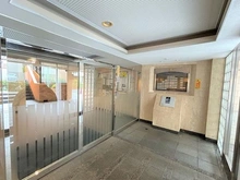【東京都/渋谷区恵比寿】ライオンズマンション広尾南 お掃除が行き届いていて、明るく清潔感があるエントランス
