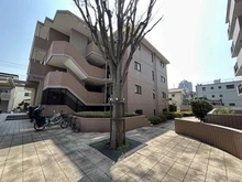 【埼玉県/川口市川口】東急ドエル・アルス川口五丁目弐番館 居住者様で賑わう中庭（パティオ）付き