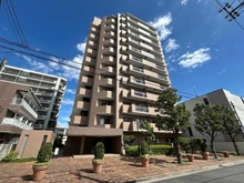 【埼玉県/川口市川口】東急ドエル・アルス川口五丁目壱番館 外観：シックなブラウンのタイル貼りが特徴の外観です。