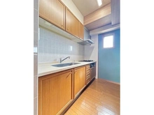 【大阪府/大阪市福島区吉野】キングマンション福島ＩＩ 窓付きで明かりの入るシステムキッチン