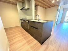 【大阪府/大阪市浪速区湊町】ローレルタワー難波 オープンキッチンで開放感がでます♪