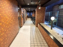 【大阪府/大阪市中央区内本町】ライオンズマンション東本町第二 1F　エントランス前