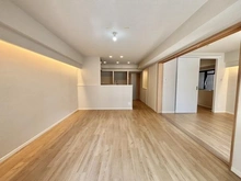 【大阪府/大阪市中央区内平野町】ロイヤルコーポ大手門 対面式のキッチンで、料理しながら団欒のスペースにしていただけます。