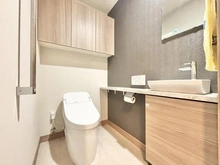 【大阪府/大阪市北区大淀南】グランドメゾン新梅田タワーTHE　CLUB　RESIDENCE 節水機能、節電機能を備えたトイレを採用。