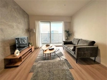 【大阪府/大阪市浪速区湊町】ローレルタワー難波 リビングの一面にエコカラットを採用