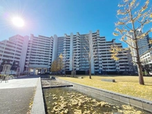 【東京都/大田区下丸子】東京サーハウスアクアポート 【共用部】水景や広場があり、豊かな緑と開放的な共用空間を演出。心安らぐ毎日をお過ごしいただけます。