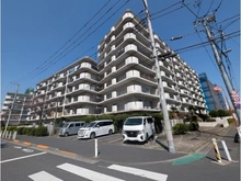 【東京都/大田区南六郷】南六郷第1スカイハイツ 外観：総戸数１００戸、緑豊かな住宅街に佇むマンションです。