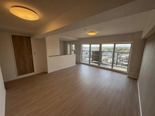 【大阪府/吹田市山田東】千里台スカイハイツC棟 広々LDKで家族団らん♪ バルコニーに面した開放感ある空間です！