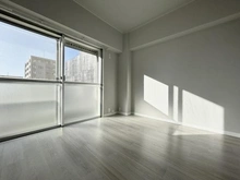 【大阪府/吹田市江坂町】江坂ハイデンス リビングに隣接している約4.5帖の洋室です♪