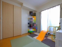 【大阪府/吹田市穂波町】クレステージ吹田 リビングに隣接した和室です♪