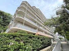 【大阪府/吹田市山田西】千里一条池スカイハイツB棟 平面駐車場空きあり