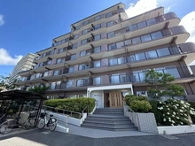 【大阪府/吹田市千里山松が丘】千里山グランドコーポ 外観：総戸数97戸のマンションです。
