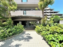 【兵庫県/西宮市丸橋町】藤和西宮北口ホームズ オートロック付のエントランスです。