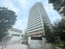 【東京都/港区三田】ザ・パークハウス三田ガーデンタワー 外観:5000m2超の敷地に立地する総戸数266戸の大規模マンション