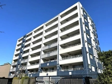 【神奈川県/川崎市中原区中丸子】クレッセント武蔵小杉グランデイズ弐番館 外観：落ち着きと重厚感を兼ね備えたタイル貼りの外観です