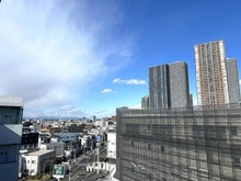 【神奈川県/川崎市中原区中丸子】クレッセント武蔵小杉グランデイズ弐番館 共用廊下からは広がりのある景色をご覧いただけます