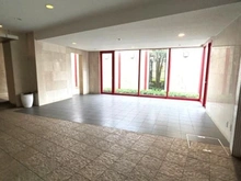 【東京都/国分寺市西恋ヶ窪】ルイシャトレ国分寺イプセ 清掃の行き届いた広々としたエントランスです。