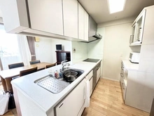 【兵庫県/神戸市東灘区本山南町】ラ・フルール本山 食洗器付きシステムキッチンです。