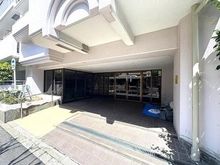 【東京都/足立区綾瀬】モア・ステージ綾瀬 マンションの顔となるエントランス