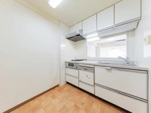 【東京都/江戸川区西葛西】バームハイツ西葛西 オープンカウンターキッチンは配膳や後片付けもスムーズです。