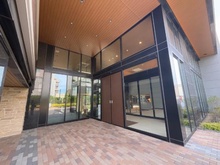 【千葉県/浦安市東野】LUMISIA浦安舞浜 ガラス張りのエントランスはホテルライクです