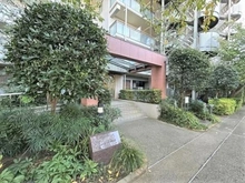 【埼玉県/さいたま市中央区鈴谷】コープ野村クローバー・シティ与野参番館 緑豊かなエントランス